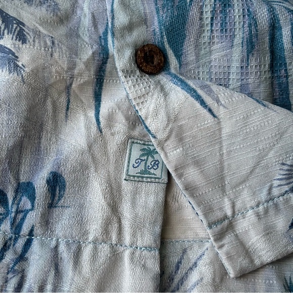 Tommy Bahama 100% Silk Blue and White Casual Button Down Shirt - Picture 11 of 11